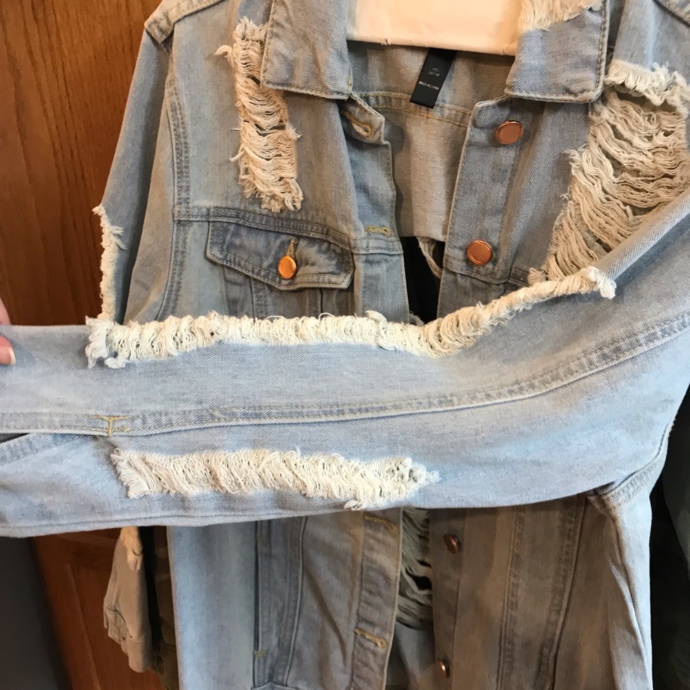 NWOT Bad*** Jean Jacket Around. 🏙🌠🌆💎. Large
